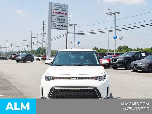 Used 2025 Kia Soul LX w/ LX Technology Package FWD image 2