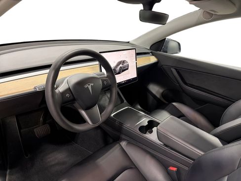 Certified 2022 Tesla Model Y Long Range AWD/4WD image 9