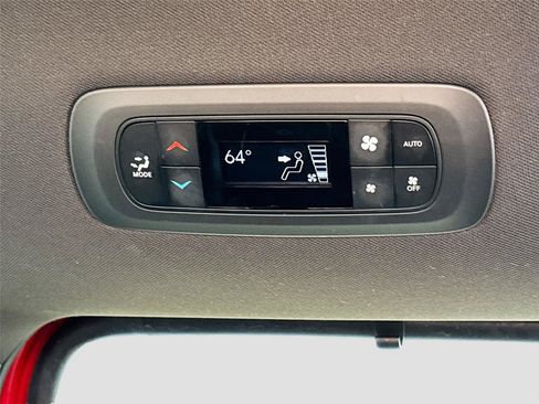 Used 2025 Chrysler Pacifica Select FWD image 25