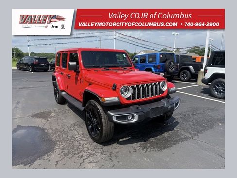 Used 2025 Jeep Wrangler Unlimited Sahara AWD/4WD image 1