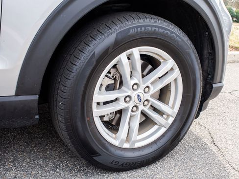 Used 2023 Ford Explorer XLT w/ Equipment Group 202A image 7