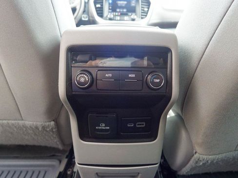 Used 2021 GMC Acadia SLE w/ Driver Convenience Package AWD/4WD image 17