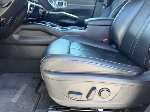 Used 2023 Kia Sorento EX FWD image 11