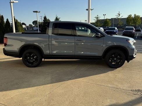 New 2026 Honda Ridgeline Black Edition image 2