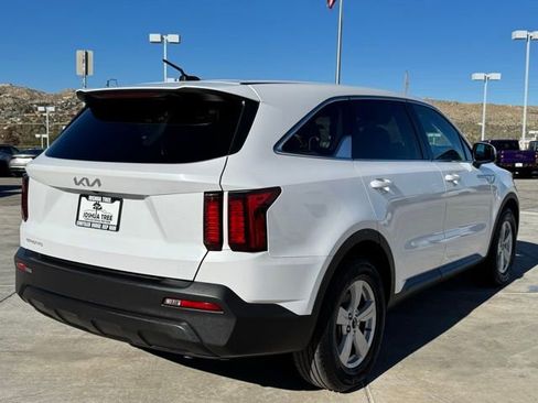 Used 2023 Kia Sorento LX image 6