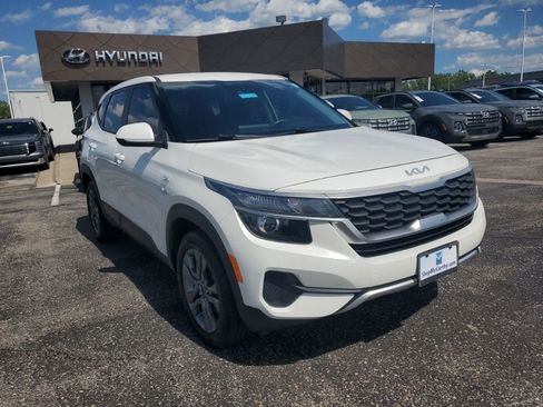Used 2023 Kia Seltos LX AWD/4WD image 3