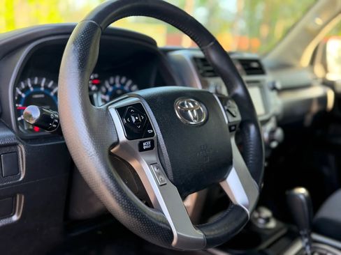 Used 2014 Toyota 4Runner SR5 image 9