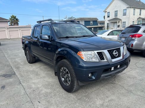 Used 2020 Nissan Frontier PRO-4X image 3