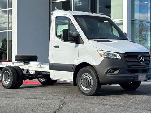 Used 2024 Mercedes-Benz Sprinter 4500 image 9