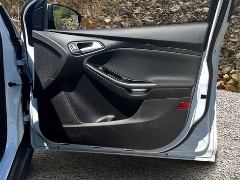 Used 2017 Ford Focus SE image 22