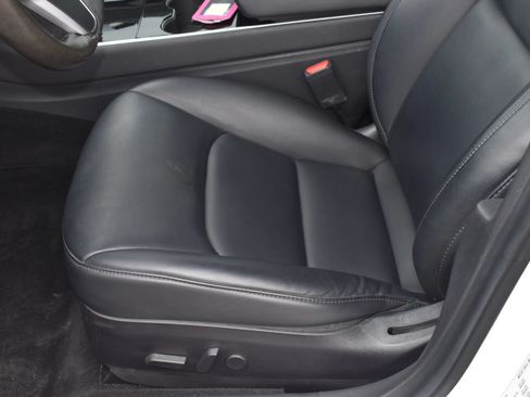 Used 2024 Tesla Model Y Performance AWD/4WD image 9
