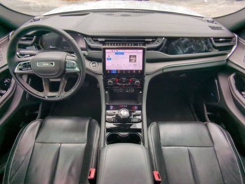 Certified 2022 Jeep Grand Cherokee Overland w/ Adv Protech Group III AWD/4WD image 18