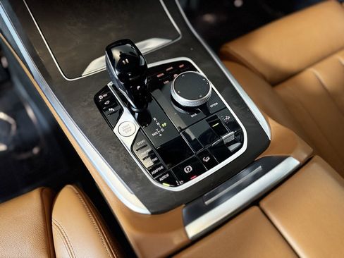 Used 2022 BMW X7 xDrive40i w/ Premium Package image 17