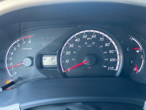 Used 2012 Toyota Sienna LE image 30