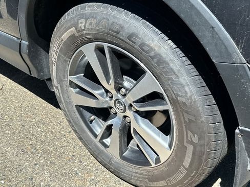 Used 2018 Toyota RAV4 XLE FWD image 18