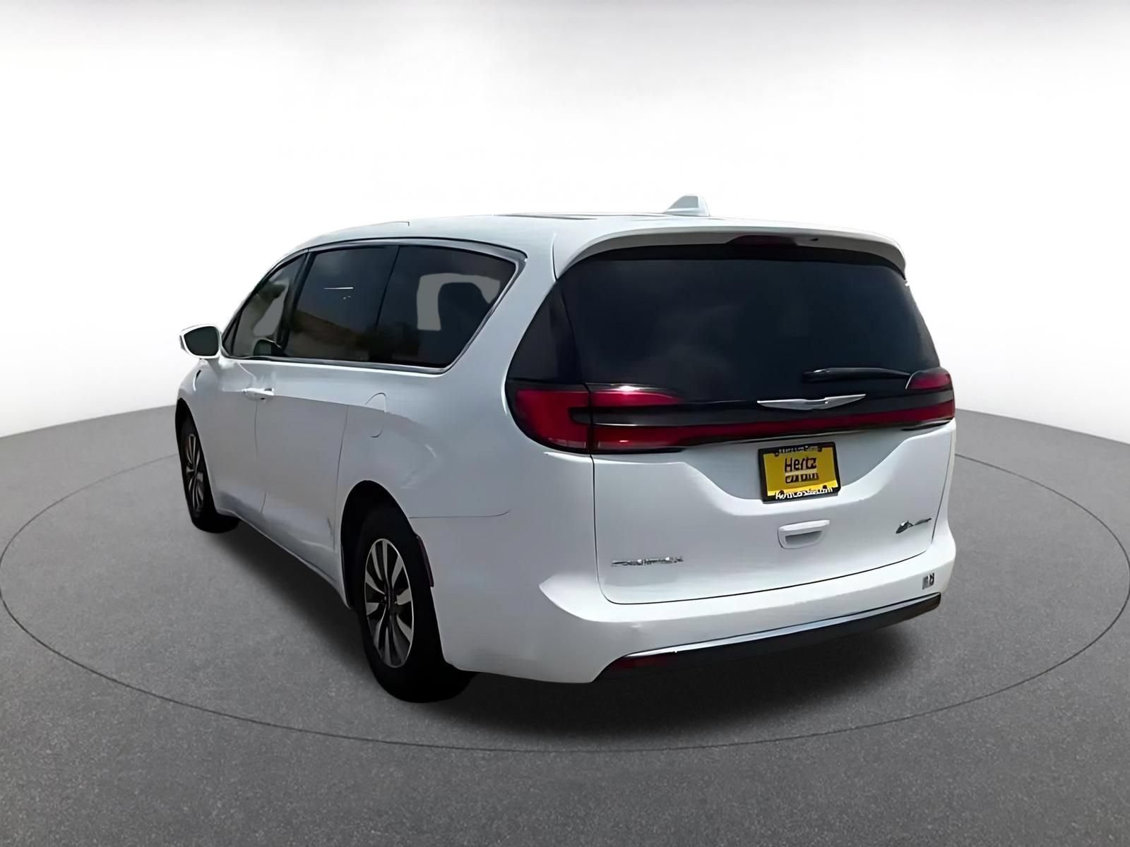 Used 2022 Chrysler Pacifica Touring-L FWD image 10