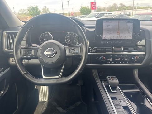 Used 2024 Nissan Pathfinder SL FWD image 23