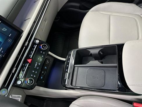New 2025 Hyundai Tucson Limited image 33