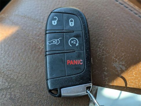 Used 2018 Jeep Grand Cherokee Summit w/ Trailer Tow Group IV image 33