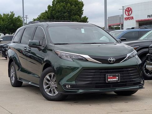 New 2026 Toyota Sienna XLE FWD image 2