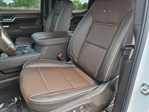 Certified 2026 GMC Sierra 1500 Denali w/ Denali Reserve Package AWD/4WD image 17