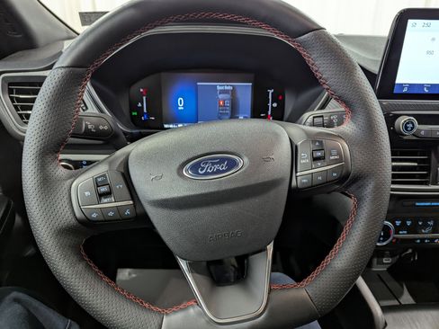 Used 2025 Ford Escape ST-Line Select w/ Class II Trailer Tow Package AWD/4WD image 18