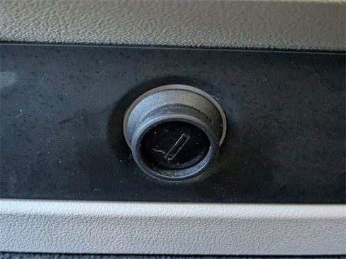 Used 2019 BMW X5 xDrive50i w/ M Sport Package image 14