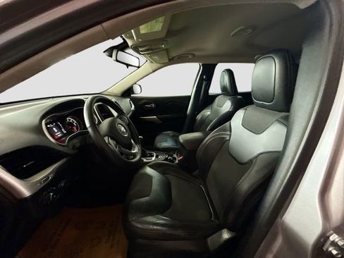 Used 2018 Jeep Cherokee Latitude Plus w/ Cold Weather Group image 21