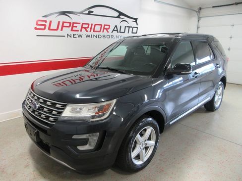 Used 2017 Ford Explorer XLT w/ Equipment Group 202A AWD/4WD image 9