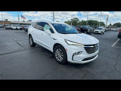 Used 2024 Buick Enclave Essence AWD/4WD image 2