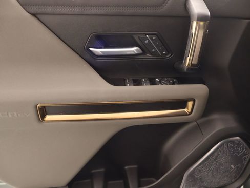 Used 2024 GMC Hummer EV 3X image 16