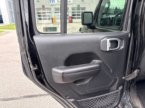 Used 2018 Jeep Wrangler Unlimited Sport S AWD/4WD image 9