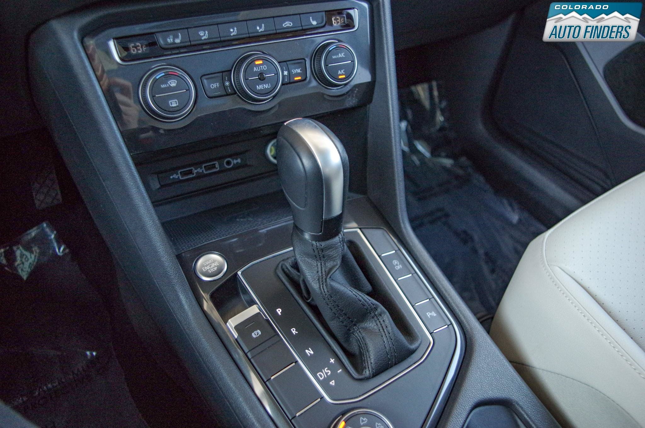 Used 2020 Volkswagen Tiguan SEL AWD/4WD image 19