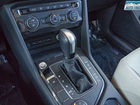 Used 2020 Volkswagen Tiguan SEL image 19