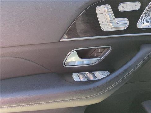 Used 2021 Mercedes-Benz GLS 450 4MATIC image 11