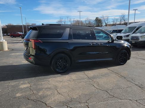 Used 2025 Kia Carnival SX Prestige image 15