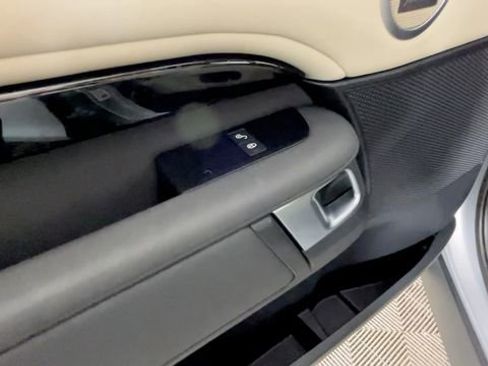 Used 2020 Land Rover Discovery SE AWD/4WD image 19