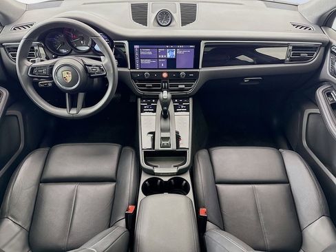 Certified 2025 Porsche Macan AWD/4WD image 28