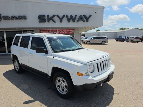 Used 2016 Jeep Patriot Sport w/ Power Value Group FWD image 1