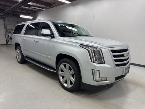 Used 2020 Cadillac Escalade ESV Luxury AWD/4WD image 3