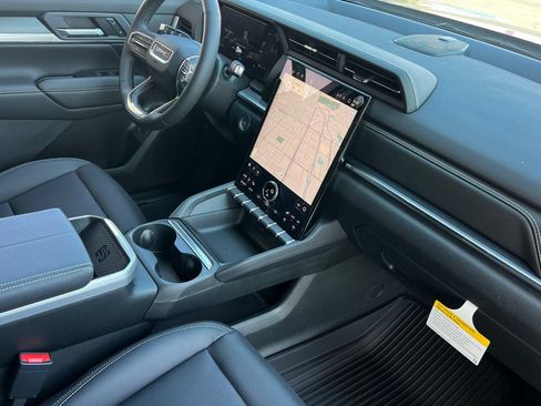 New 2027 GMC Terrain Elevation w/ Elevation Premium Package FWD image 17
