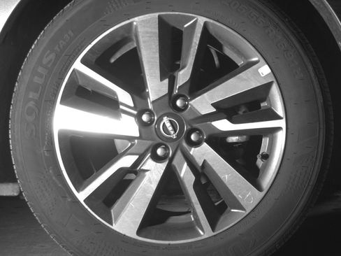 Used 2025 Nissan Versa SV FWD image 13