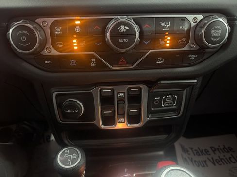 Certified 2025 Jeep Wrangler Unlimited Sahara AWD/4WD image 15