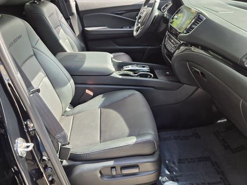 Used 2025 Honda Ridgeline Black Edition image 16