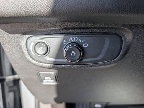 Used 2024 GMC Terrain SLE image 28