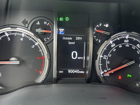 Used 2021 Toyota 4Runner Nightshade image 29