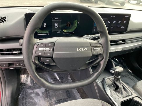 Used 2025 Kia K4 LXS image 30