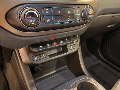 Used 2022 Chevrolet Colorado Z71 AWD/4WD image 25