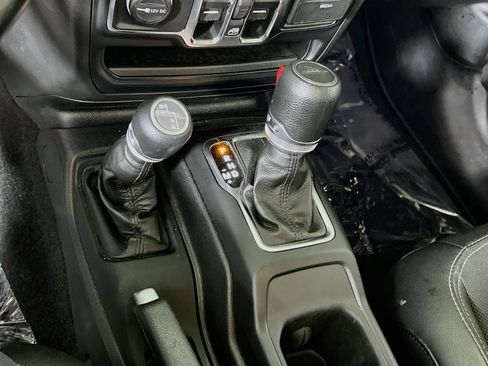 Used 2023 Jeep Gladiator Sport AWD/4WD image 17
