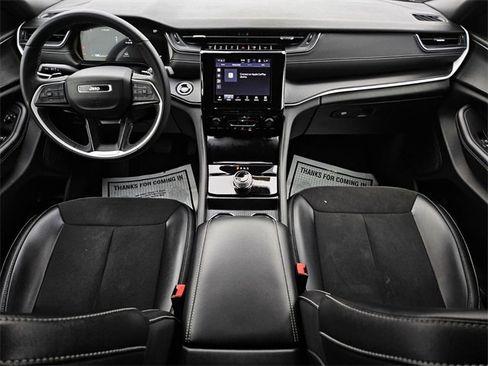 Used 2024 Jeep Grand Cherokee L Laredo image 31